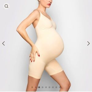 SKIMS MATERNITY SCULPTING BODYSUIT MID THIGH COLOR SAND, SIZE L/XL